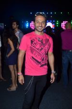 Nikhil Chinapa at DJ AVICII gig for Sunburn in Mahalaxmi on 18th Dec 2011 (69).JPG